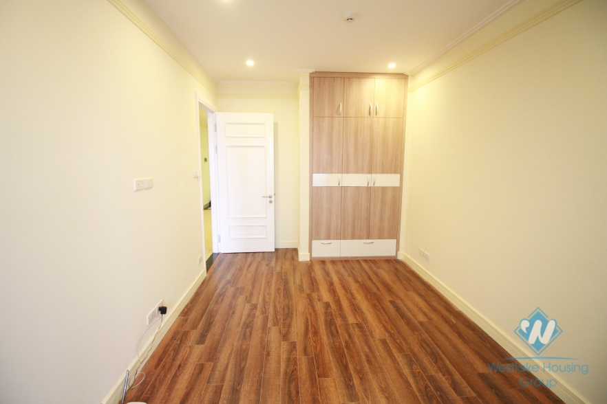 Cheap four bedrooms apartment for rent in Doi Can street, Ba Dinh district, Ha Noi